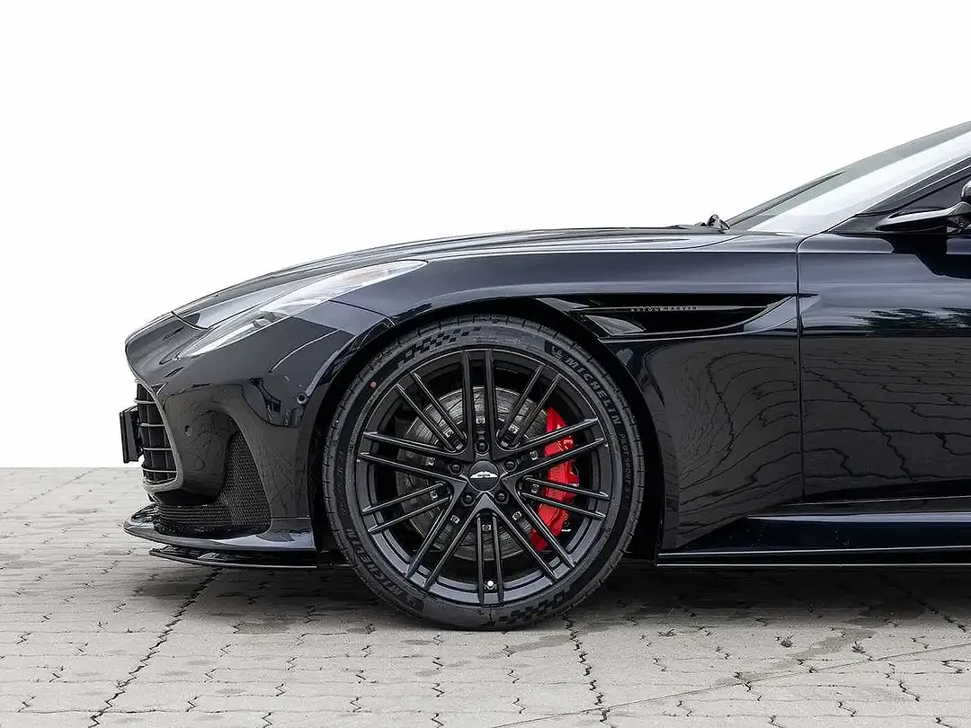 Aston Martin DB12 - Thumbnail 9
