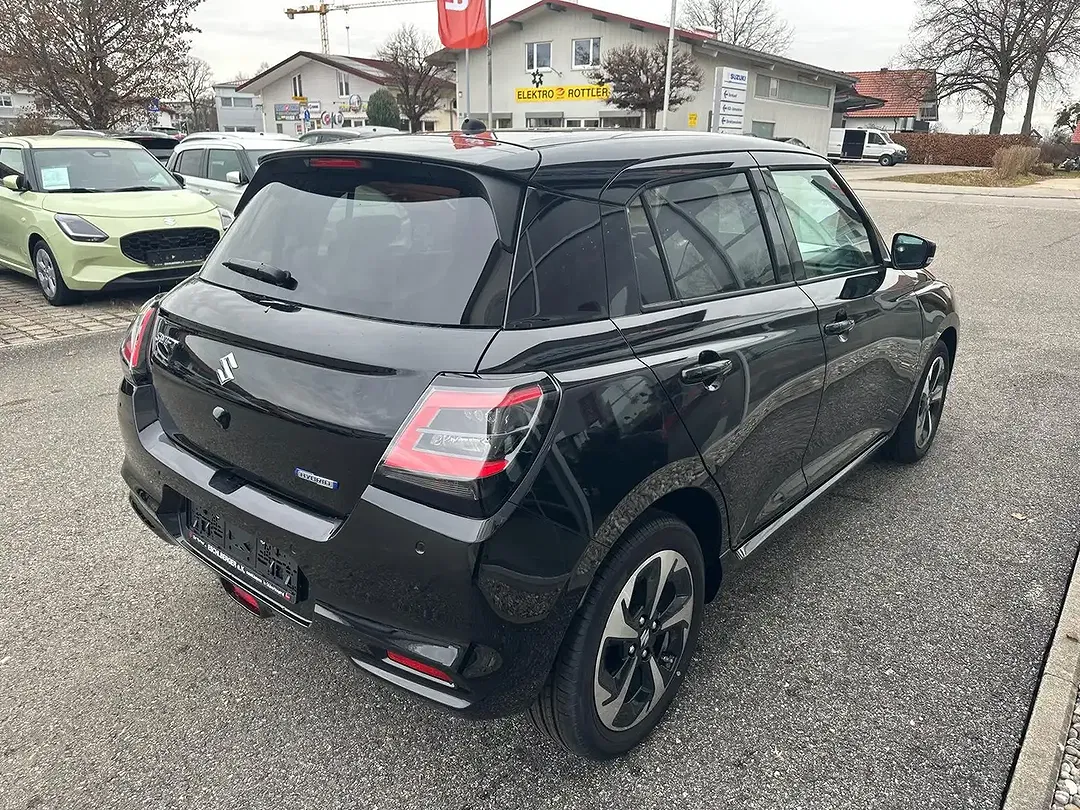 Suzuki Swift - Thumbnail 3
