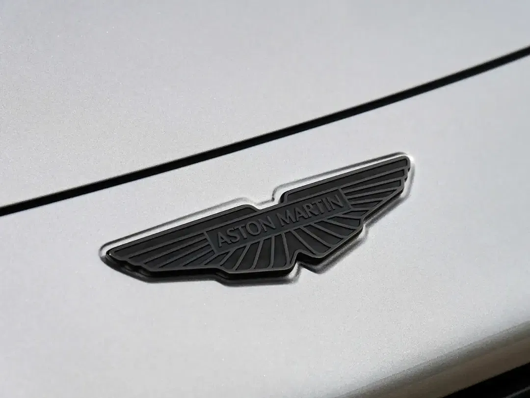 Aston Martin Vantage - Thumbnail 19