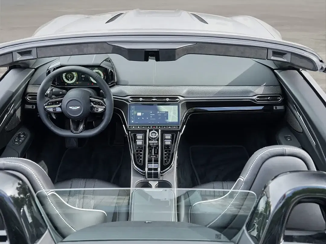 Aston Martin Vantage - Thumbnail 25