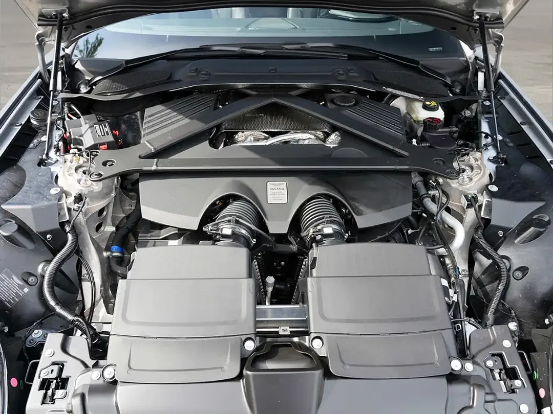 Aston Martin Vantage - Thumbnail 26