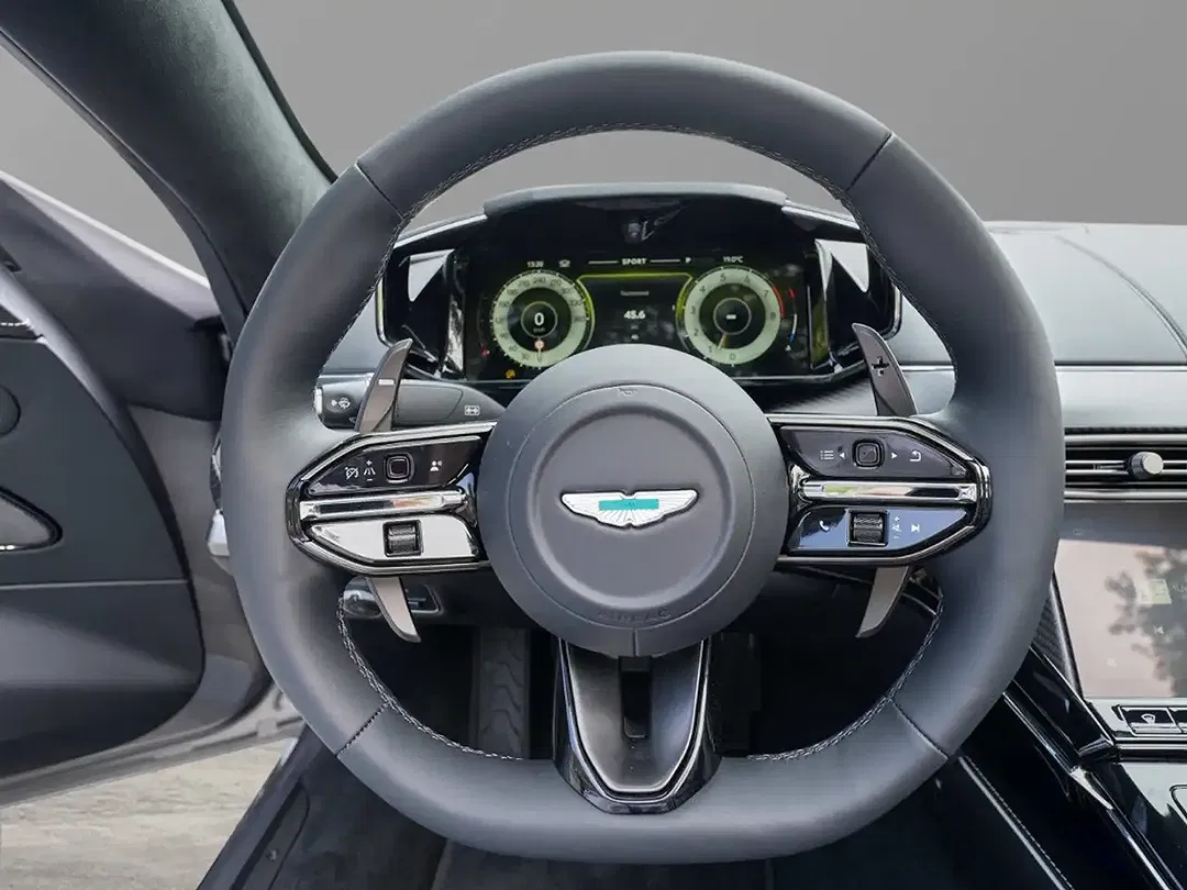 Aston Martin Vantage - Thumbnail 31