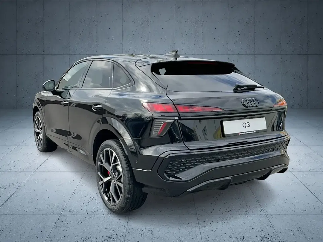Audi Q3 - Thumbnail 3