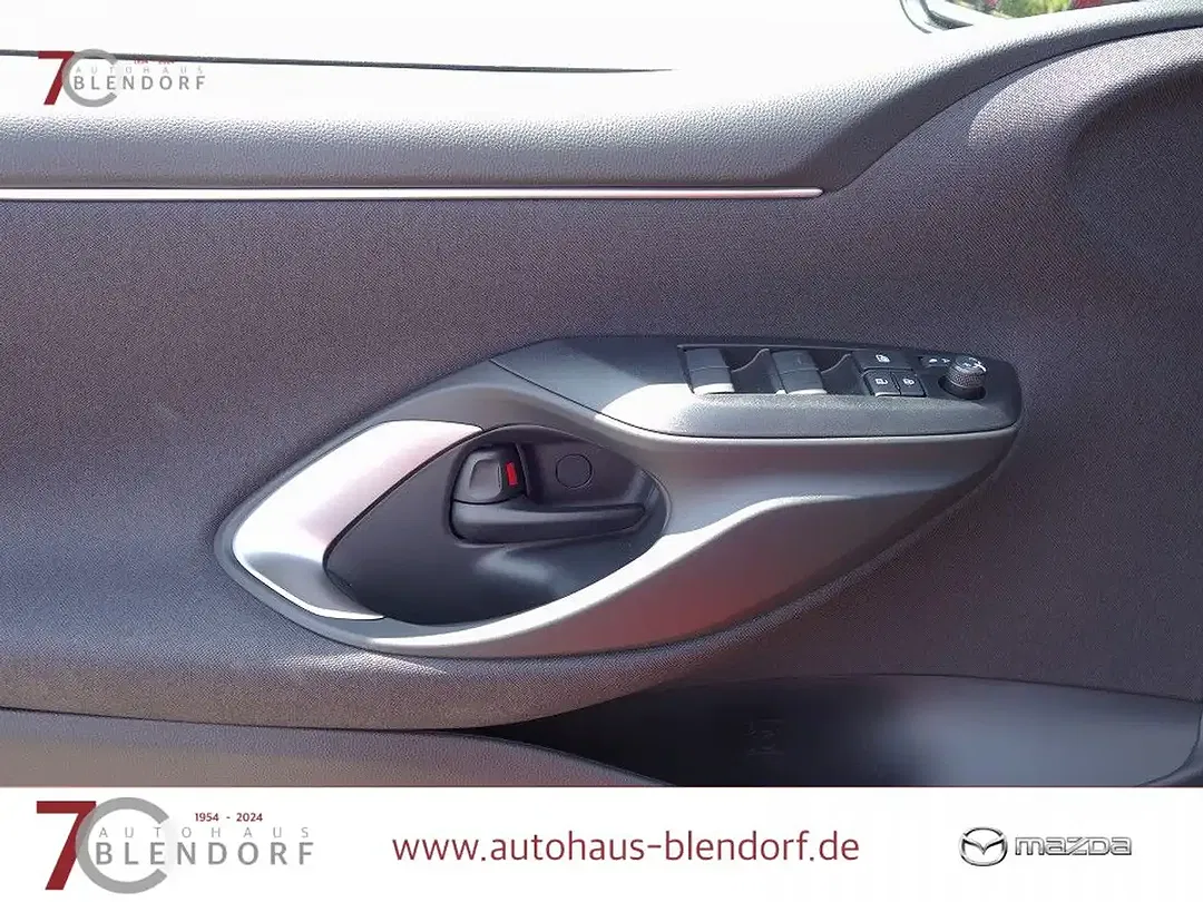 Mazda 2 - Thumbnail 11