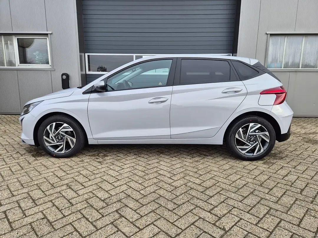 Hyundai i20 - Thumbnail 1
