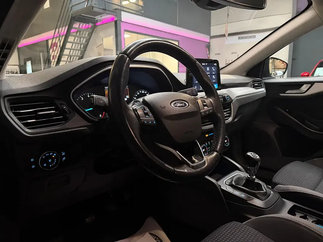 Ford Focus - Thumbnail 13