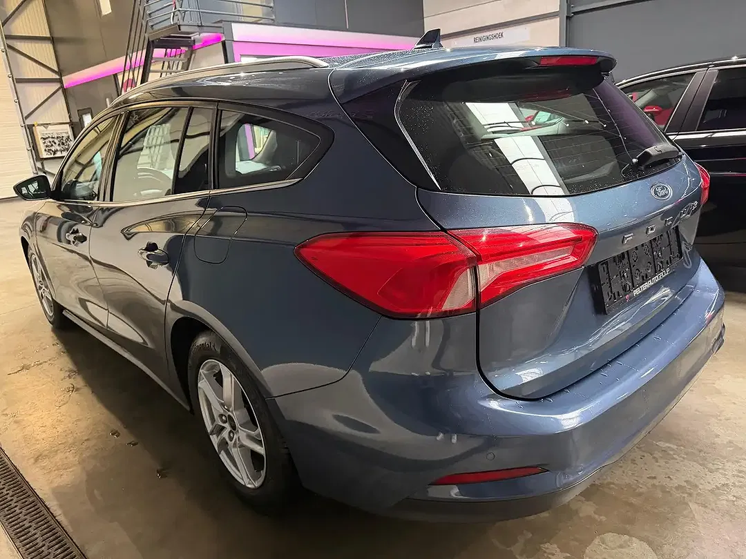 Ford Focus - Thumbnail 6