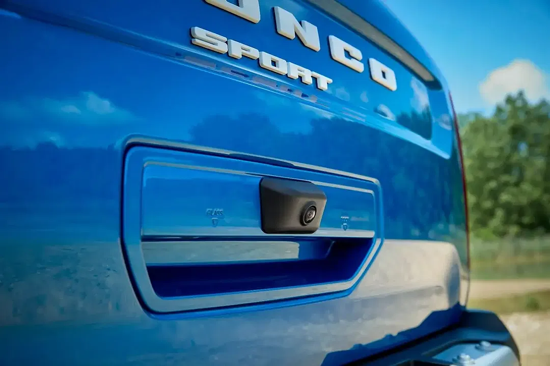 Ford Bronco - Thumbnail 11