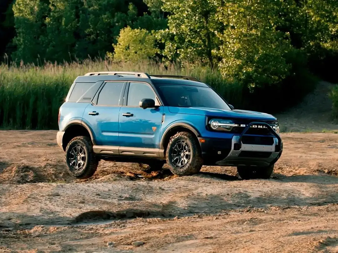 Ford Bronco - Thumbnail 4