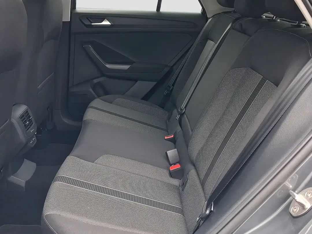 Volkswagen T-Roc - Thumbnail 7