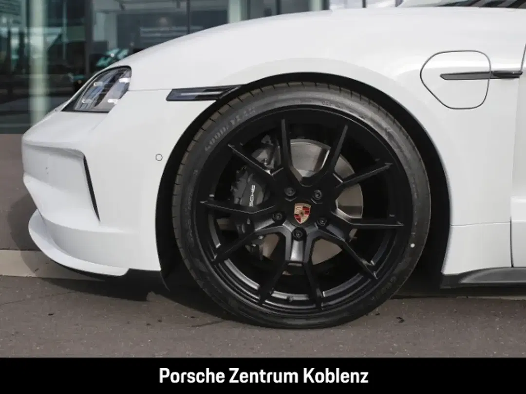Porsche Taycan - Thumbnail 11
