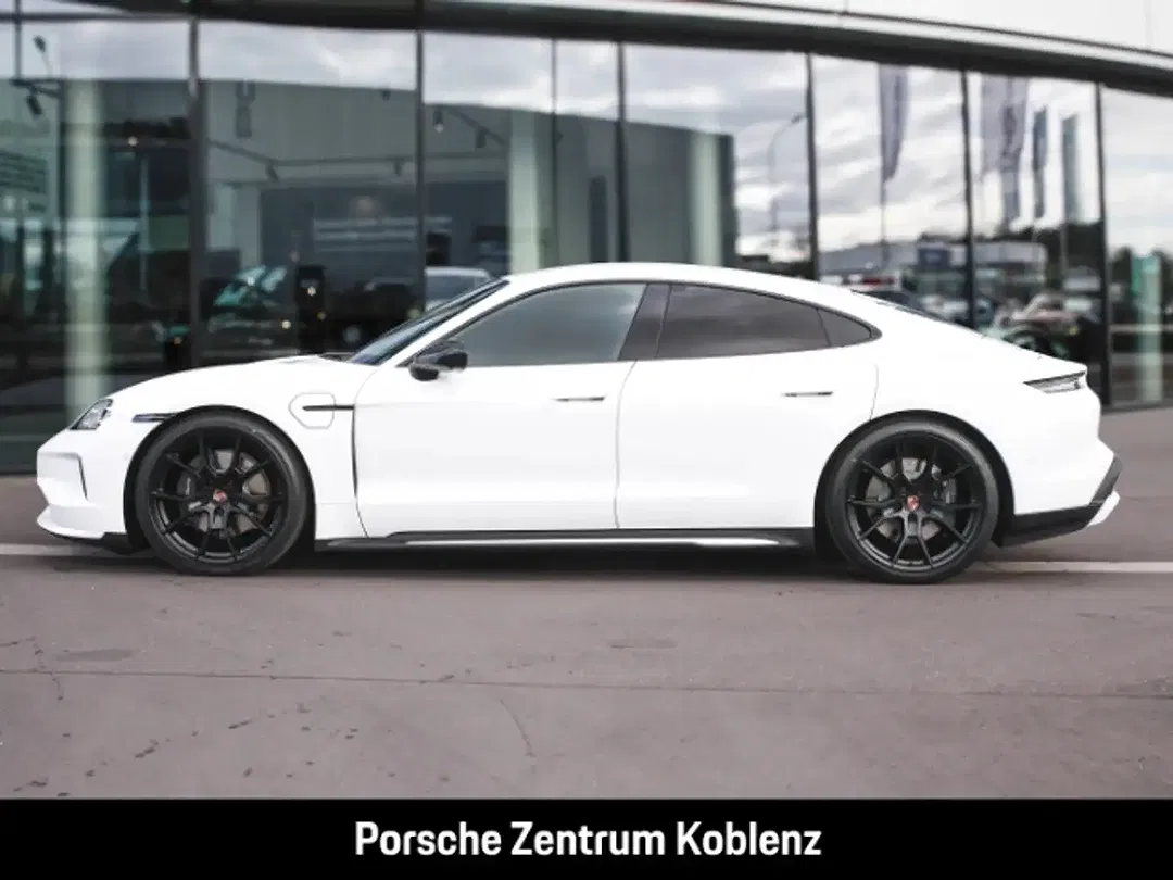 Porsche Taycan - Thumbnail 2