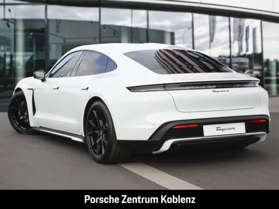 Porsche Taycan - Thumbnail 3