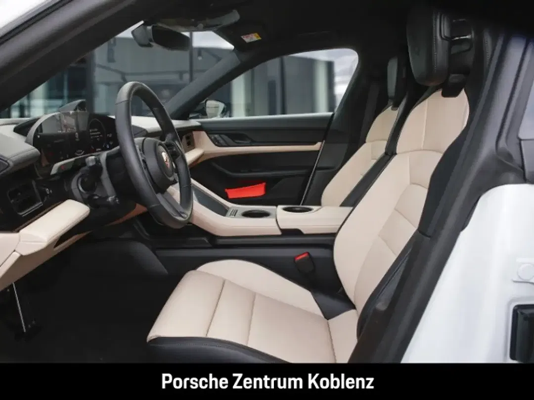 Porsche Taycan - Thumbnail 5