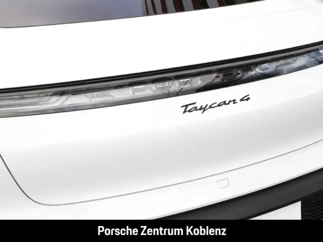 Porsche Taycan - Thumbnail 6