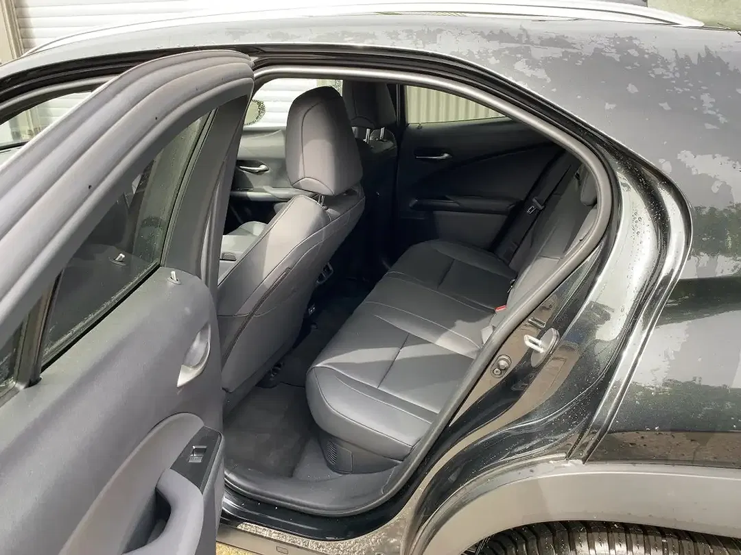 Lexus UX 300h - Thumbnail 11