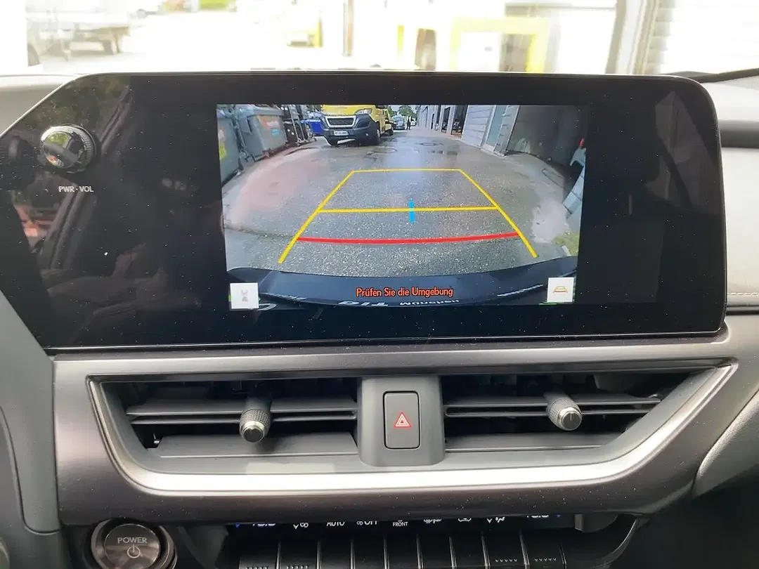 Lexus UX 300h - Thumbnail 15