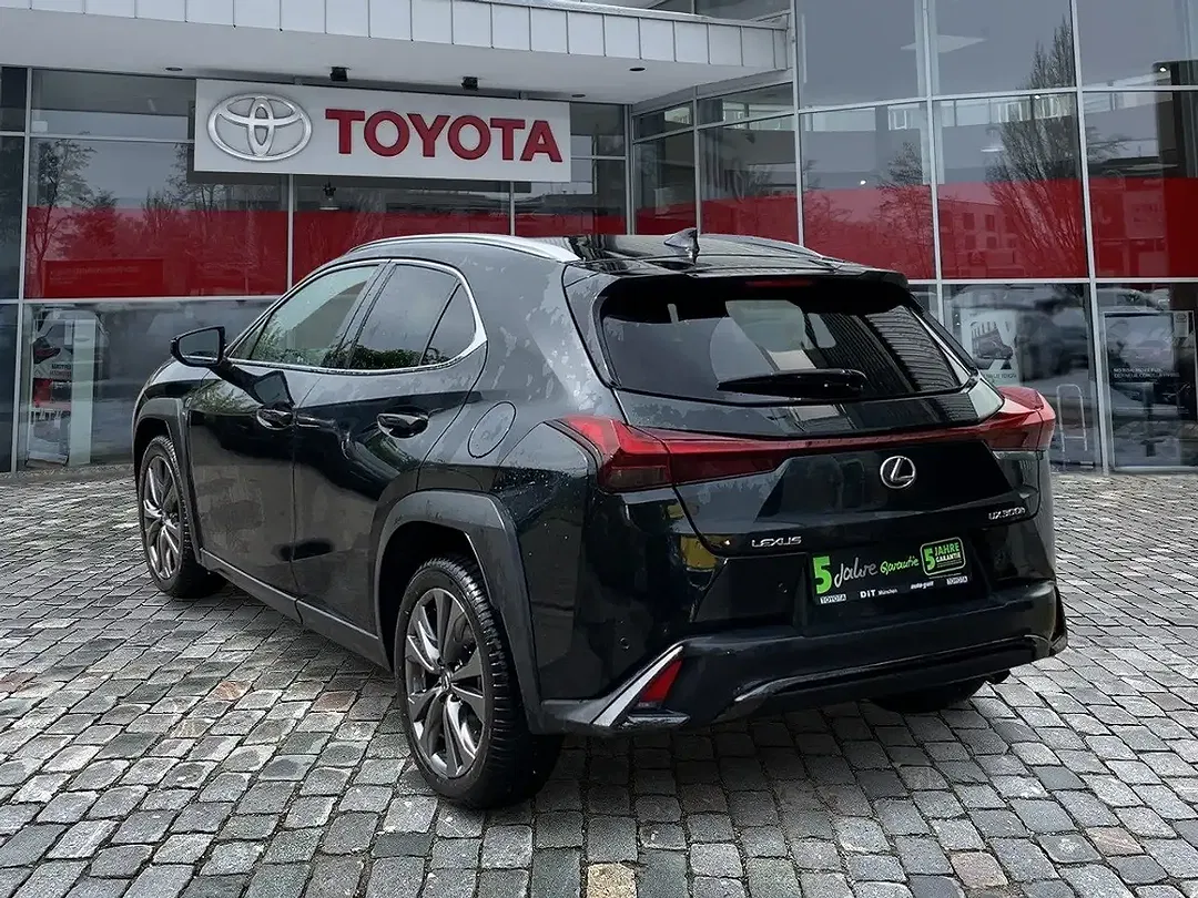 Lexus UX 300h - Thumbnail 5