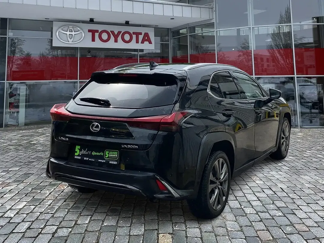Lexus UX 300h - Thumbnail 6