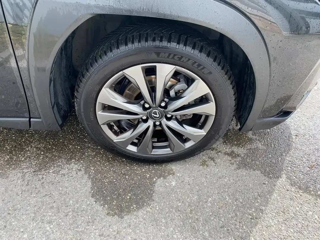 Lexus UX 300h - Thumbnail 8