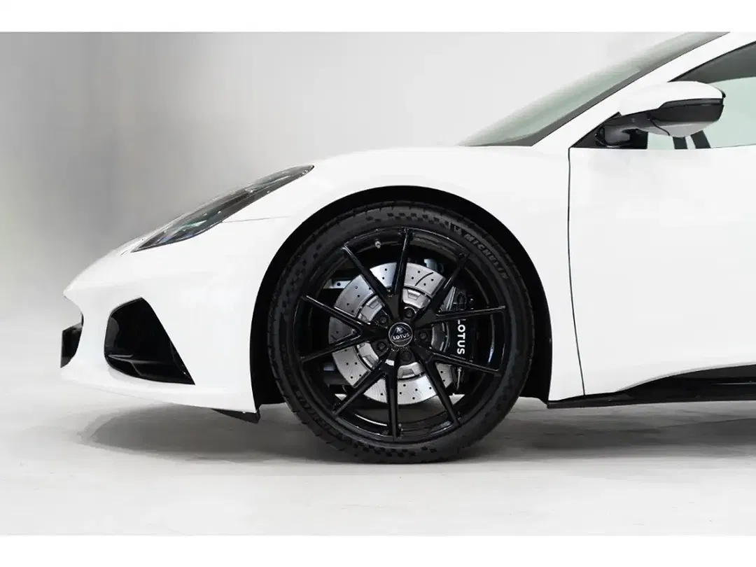 Lotus Emira - Thumbnail 10