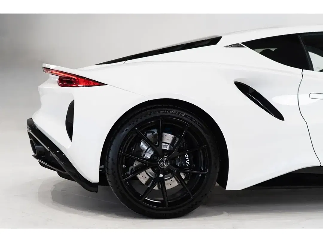 Lotus Emira - Thumbnail 11
