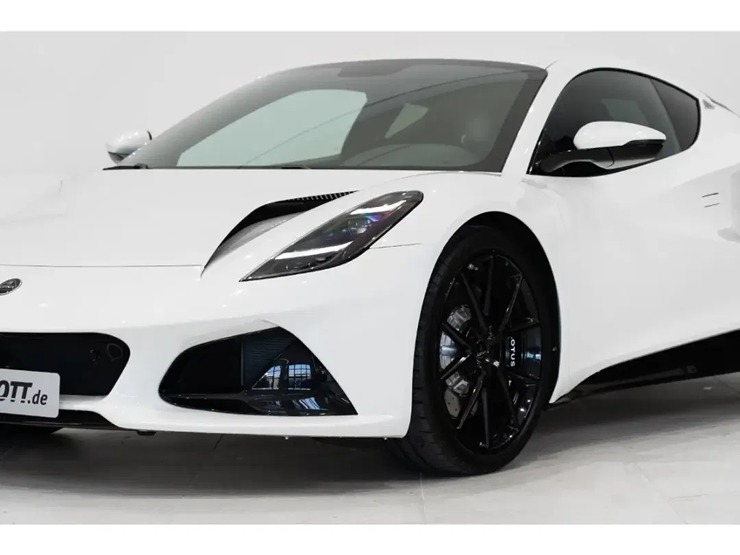 Lotus Emira - Thumbnail 3
