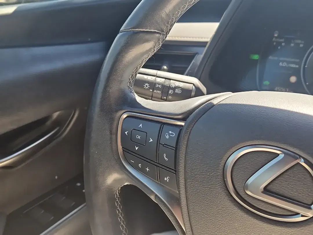 Lexus UX 250h - Thumbnail 15