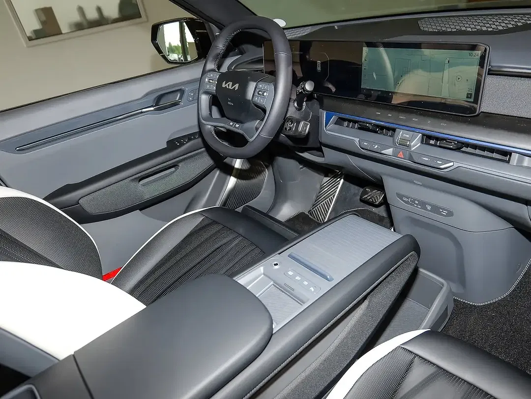 Kia EV9 - Thumbnail 3