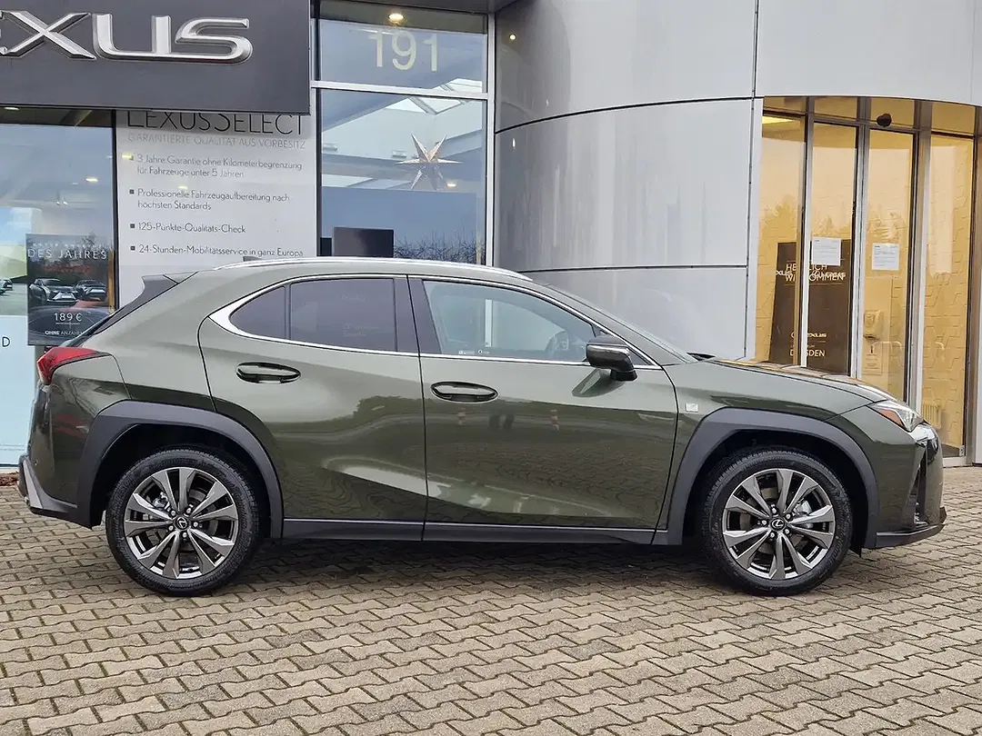 Lexus UX 300h - Thumbnail 1