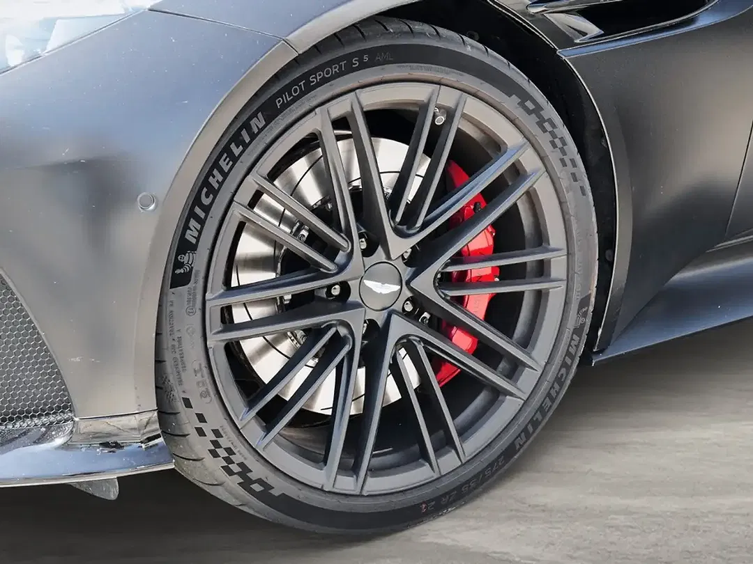 Aston Martin DB12 - Thumbnail 10