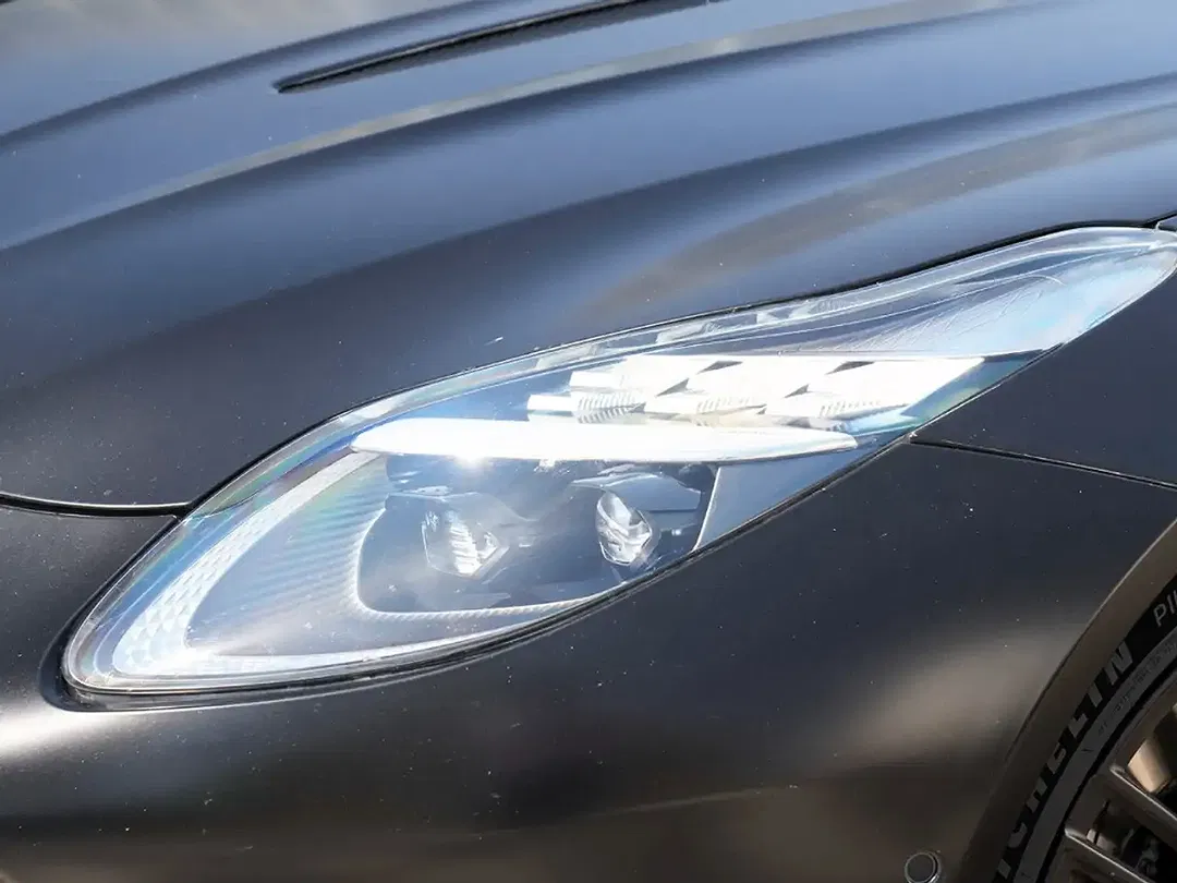Aston Martin DB12 - Thumbnail 13