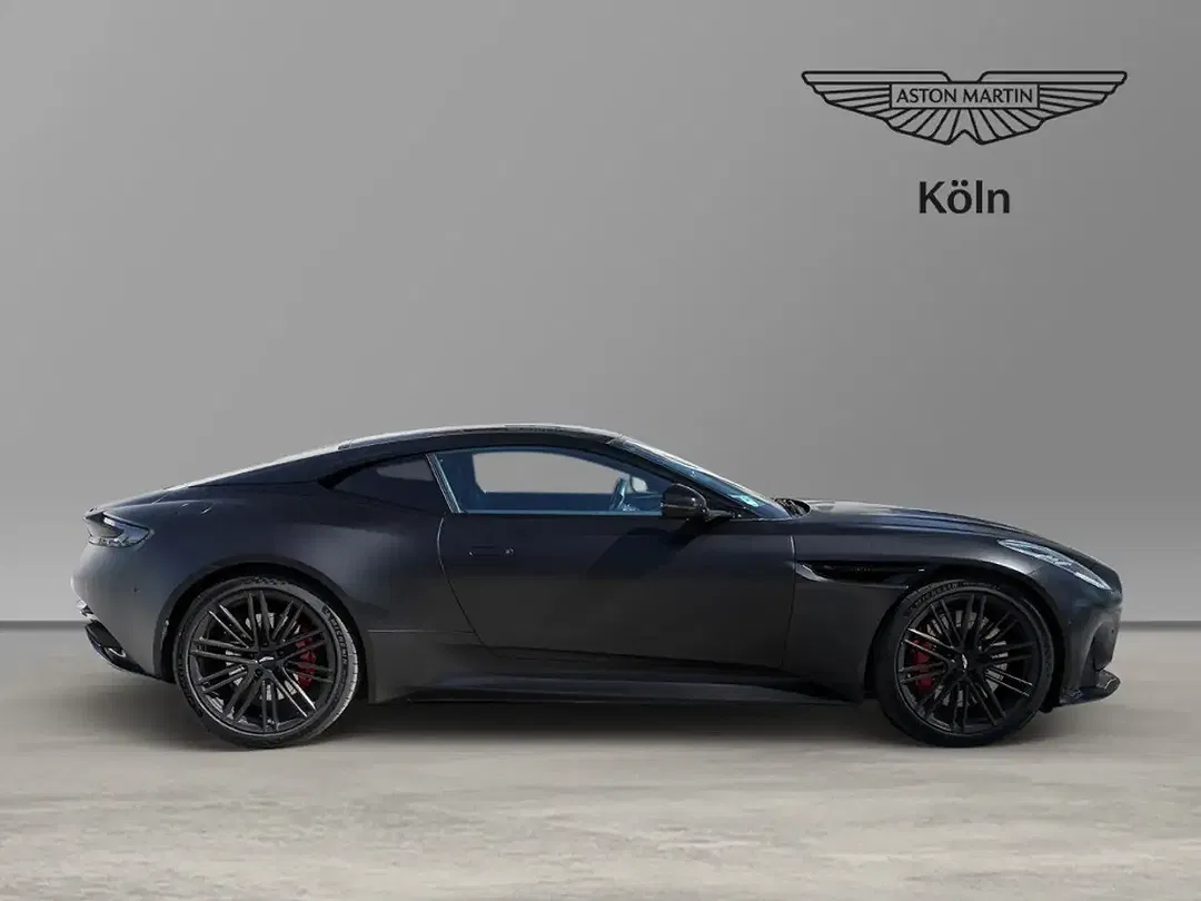 Aston Martin DB12 - Thumbnail 3