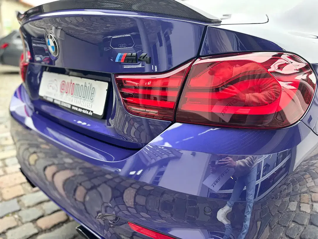 BMW M4 - Thumbnail 6