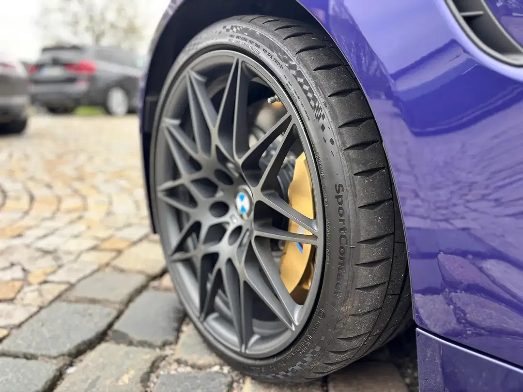 BMW M4 - Thumbnail 9