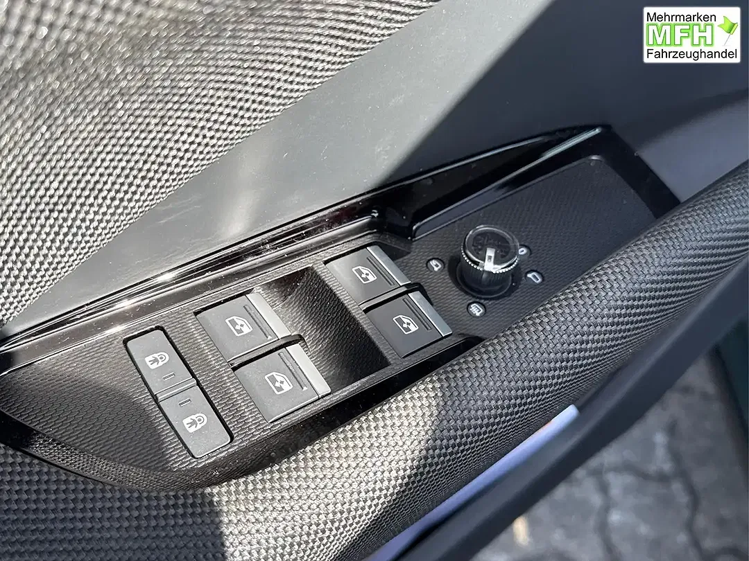 Audi Q3 - Thumbnail 12