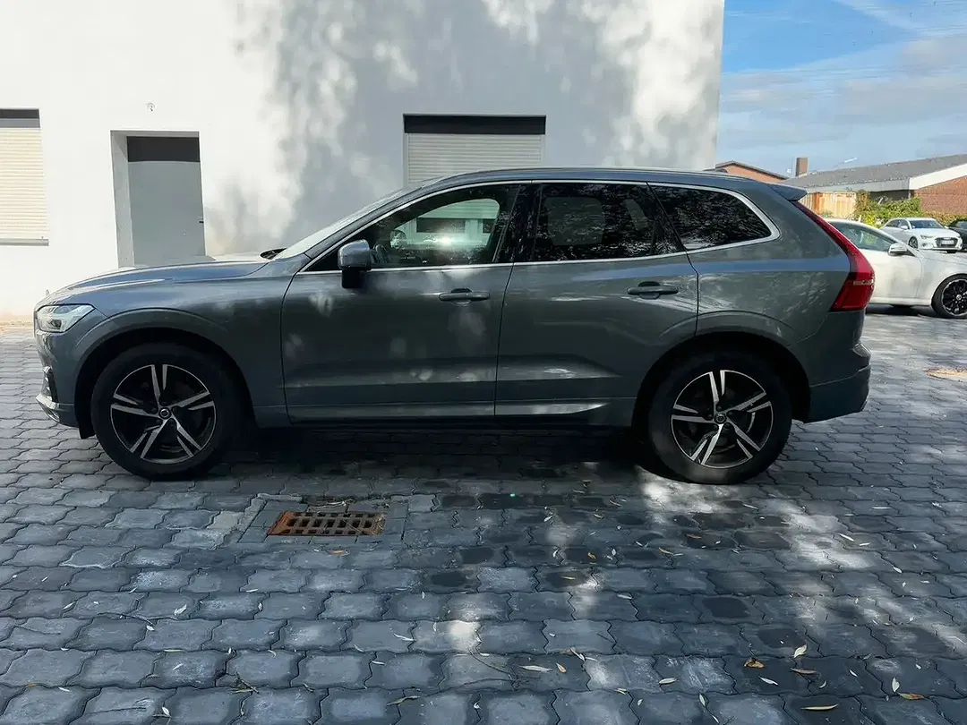 Volvo XC60 - Thumbnail 2