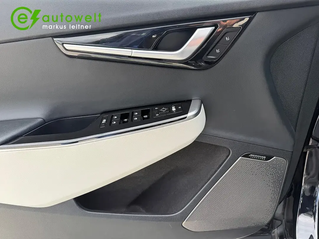 Kia EV6 - Thumbnail 11