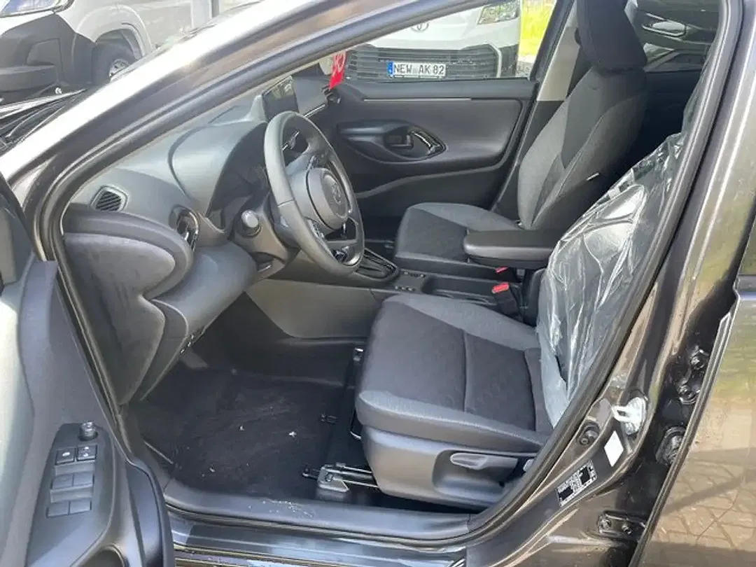 Toyota Yaris - Thumbnail 11