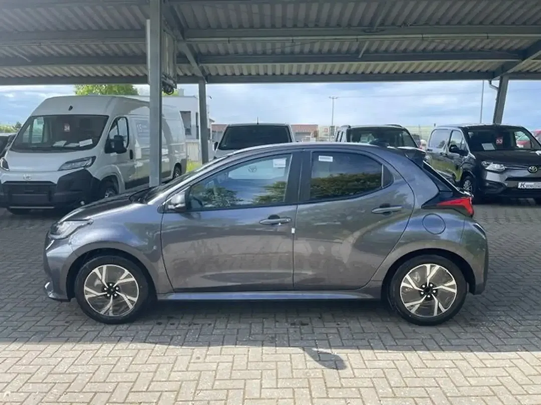 Toyota Yaris - Thumbnail 2