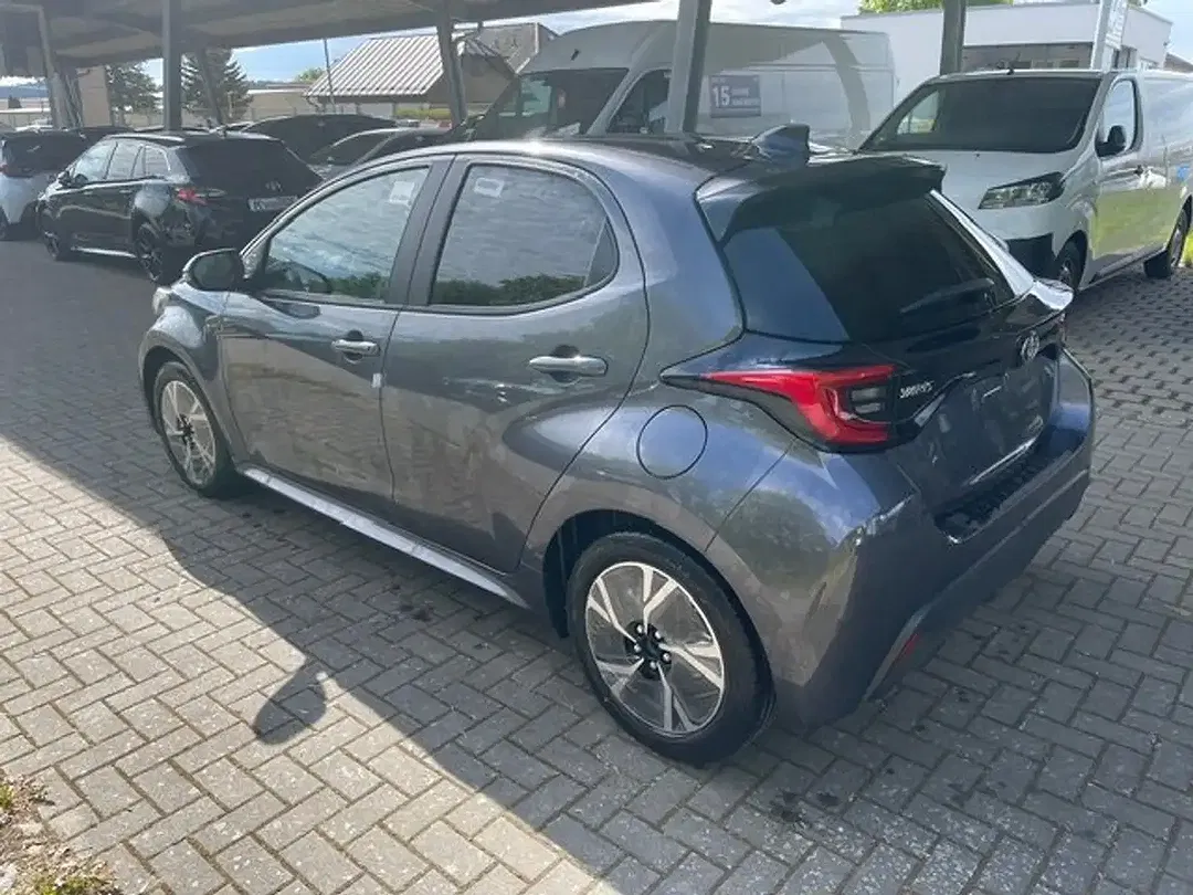 Toyota Yaris - Thumbnail 3