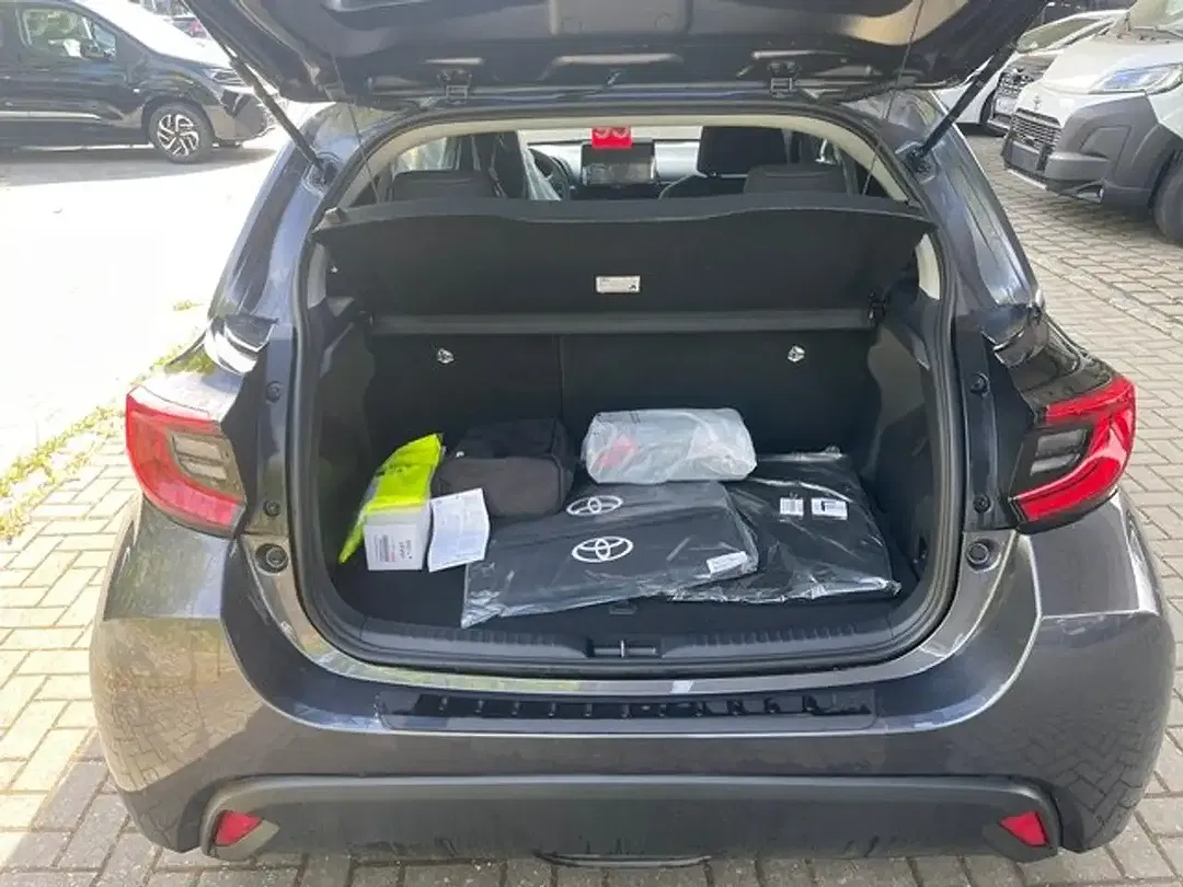 Toyota Yaris - Thumbnail 5
