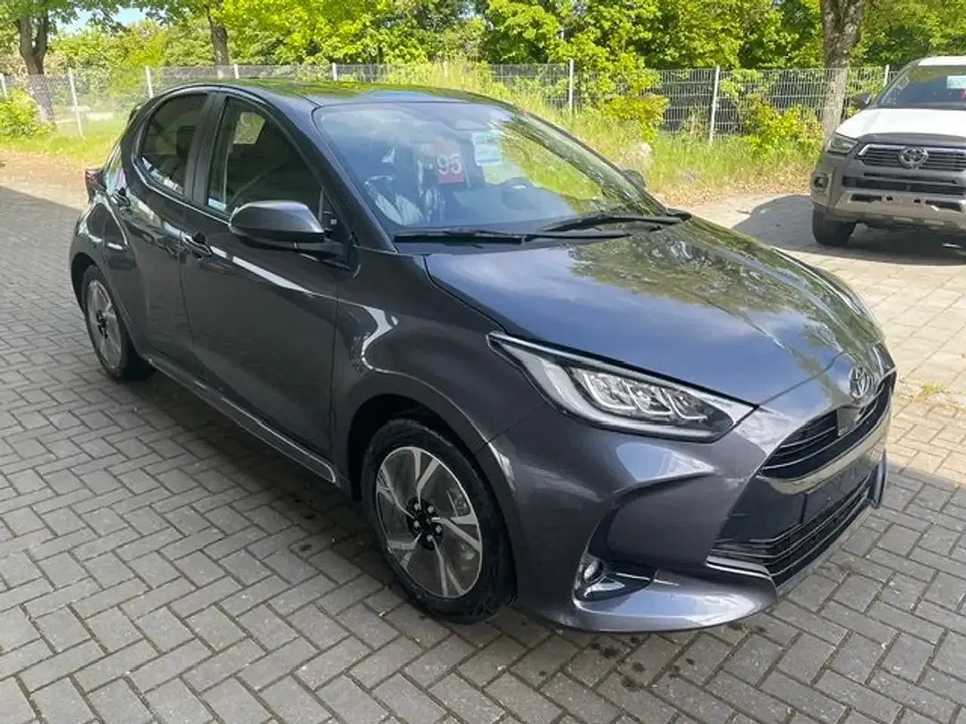 Toyota Yaris - Thumbnail 7
