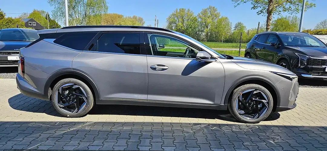 Kia K4 - Thumbnail 3
