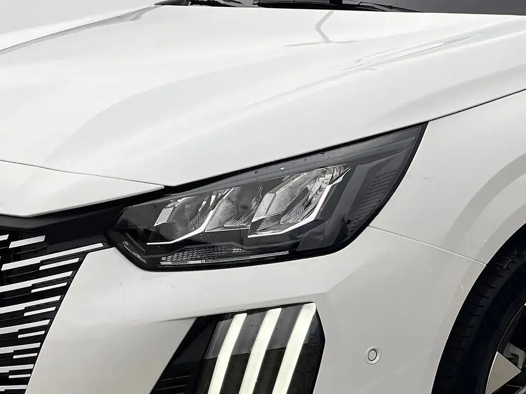 Peugeot 208 - Thumbnail 5