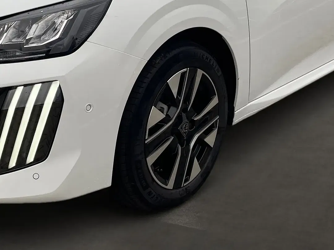 Peugeot 208 - Thumbnail 6