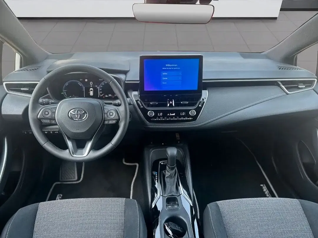Toyota Corolla - Thumbnail 11