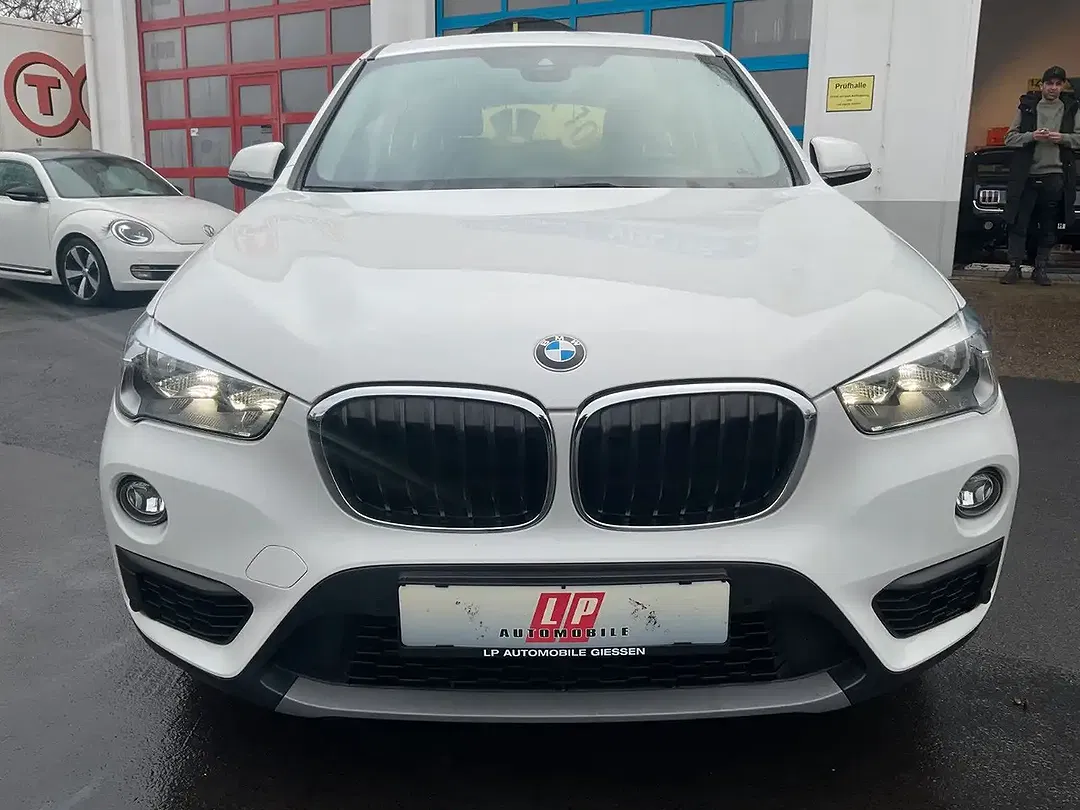 BMW X1 - Thumbnail 2