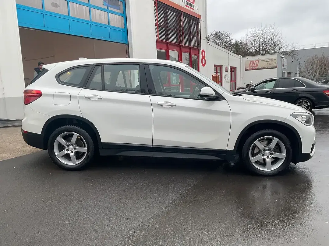 BMW X1 - Thumbnail 4