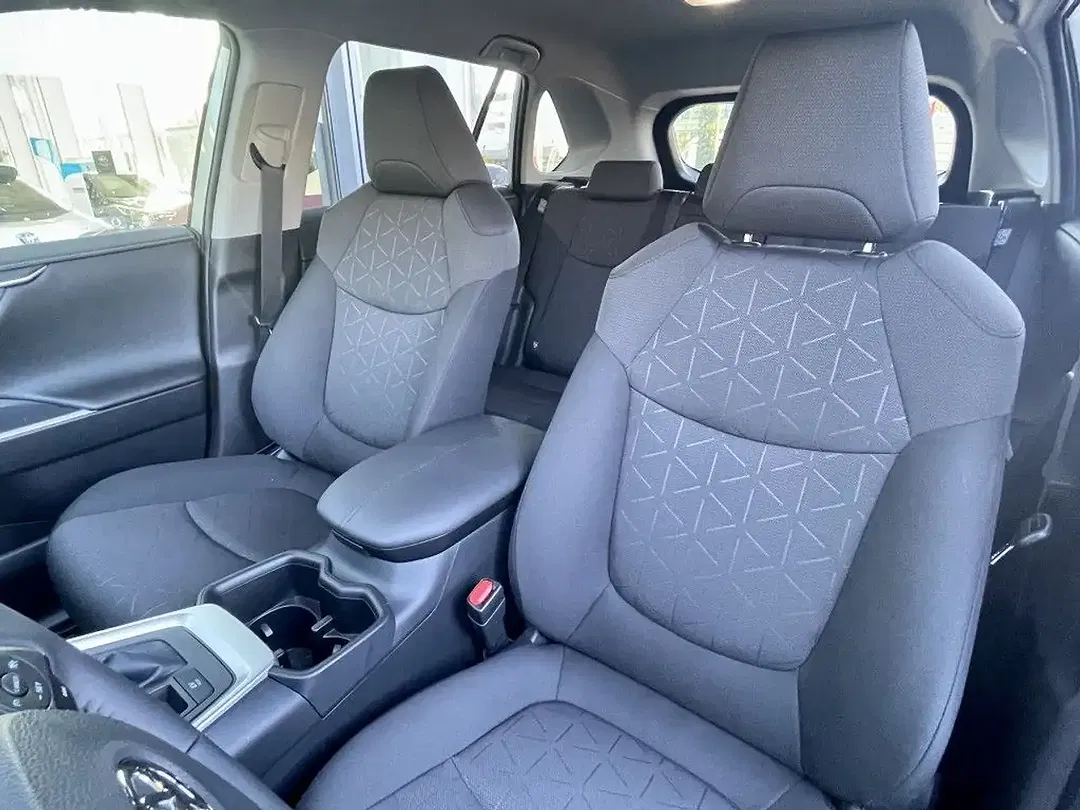 Toyota RAV 4 - Thumbnail 10